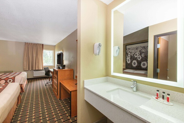Room 12 of 20