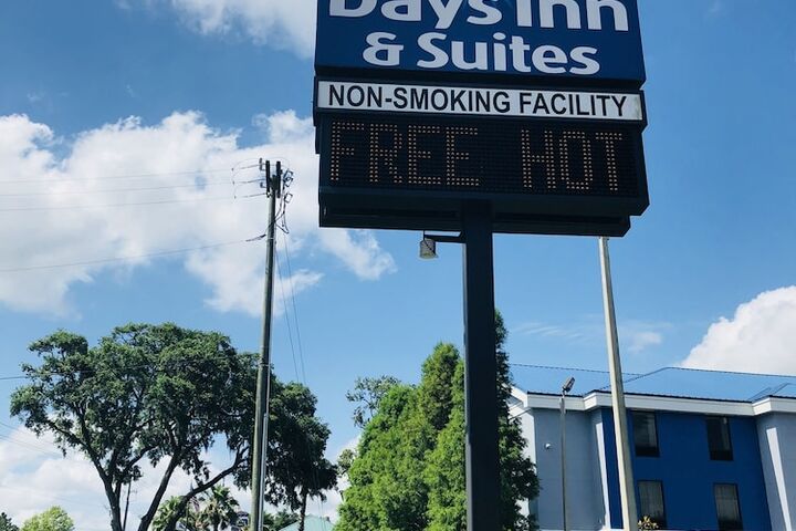 Hotel 15 of 85
