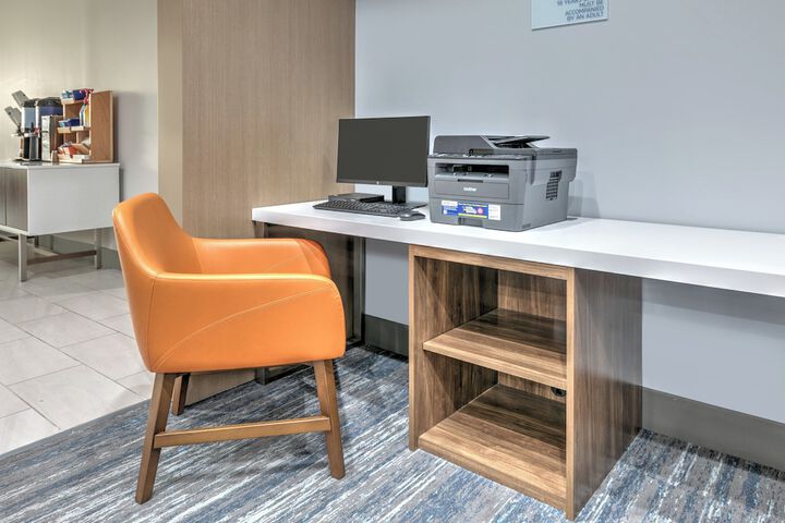 Holiday Inn Express Hotel & Suites Winnie by IHG
