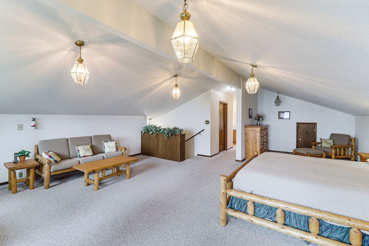 Flathead Lake Views: Scenic & Spacious Retreat!