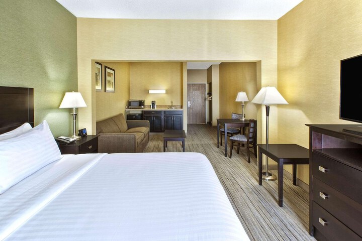 Country Inn & Suites by Radisson Benton Harbor-St. Joseph, MI