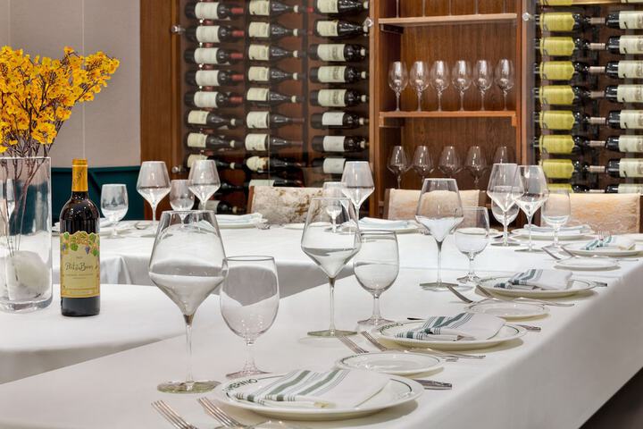 Dining 33 of 50