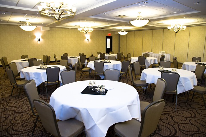 Ballroom/Hall 71 of 75