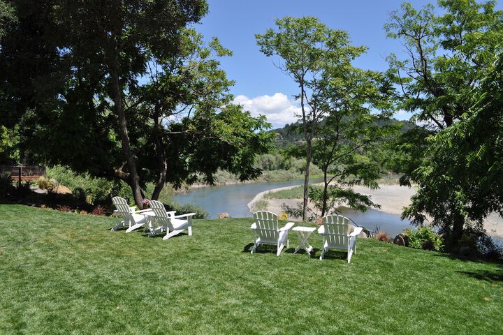 The River Belle Inn