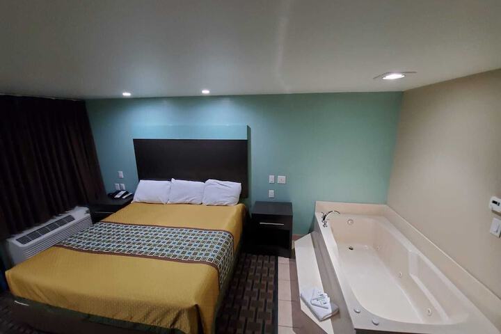 Room 16 of 37