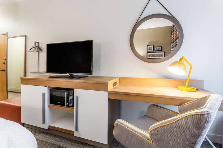 Room 17 of 27