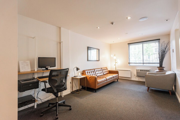 Business Center 51 of 52