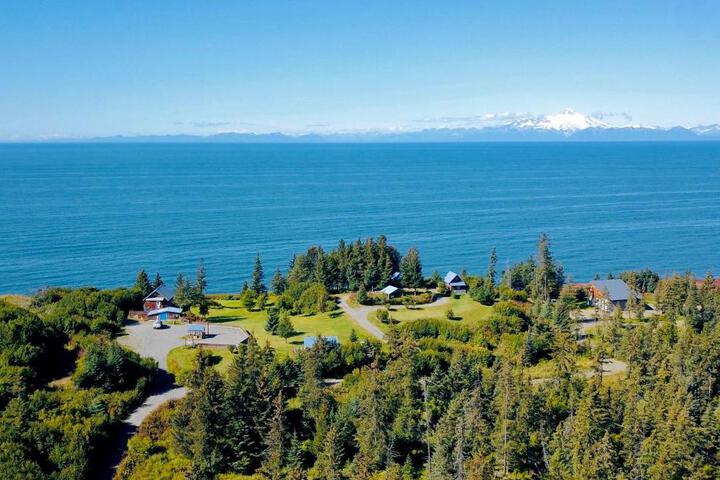 Lost Anchor Cabins - Ocean-view cabins on the bluff