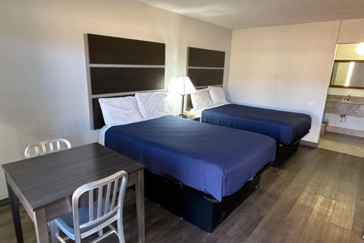 Room 11 of 12