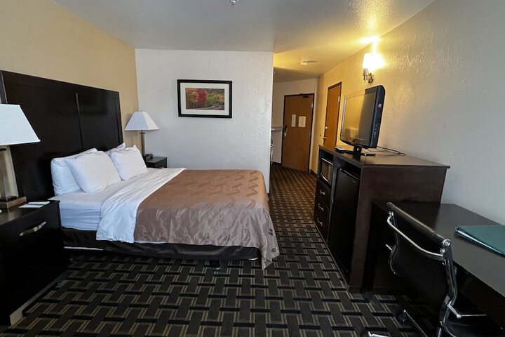 Room 33 of 41