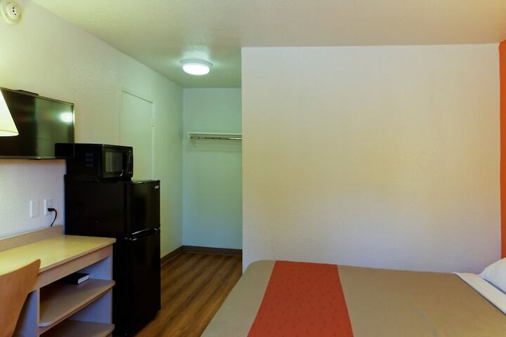 Room 14 of 25