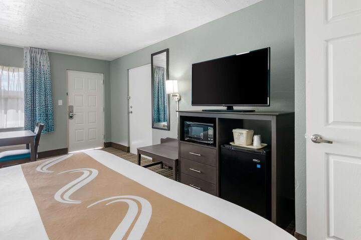 Room 11 of 30
