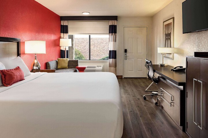 Room 34 of 63