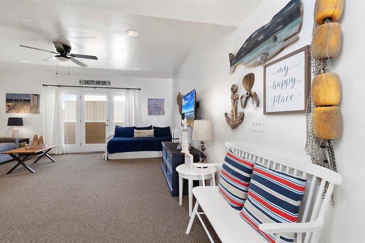 Beach House Inn & Suites