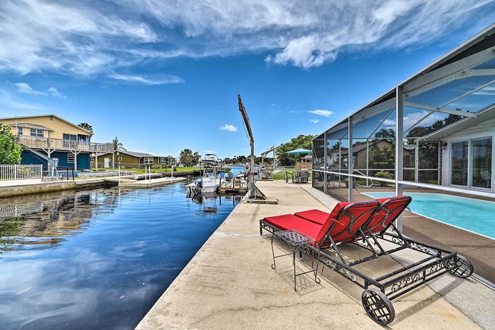Renovated Port Richey Oasis w / Lanai + Grill!