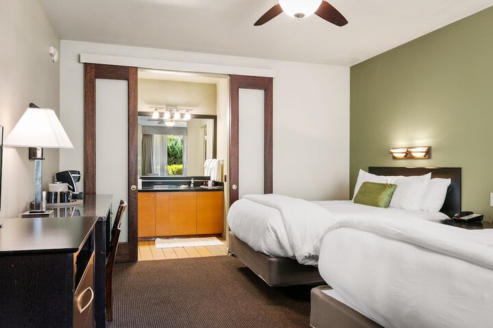 Room 105 of 165