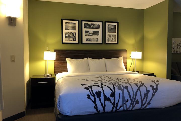 Room 32 of 72