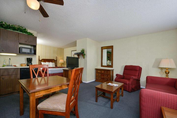 Americas Best Value Inn and Suites Lancaster