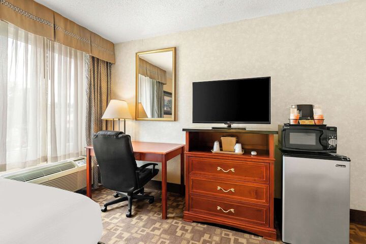 Room 10 of 46