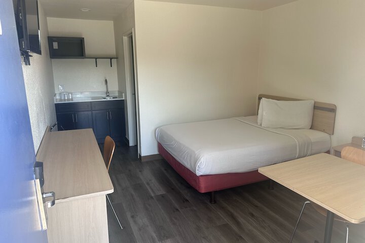 Room 8 of 12