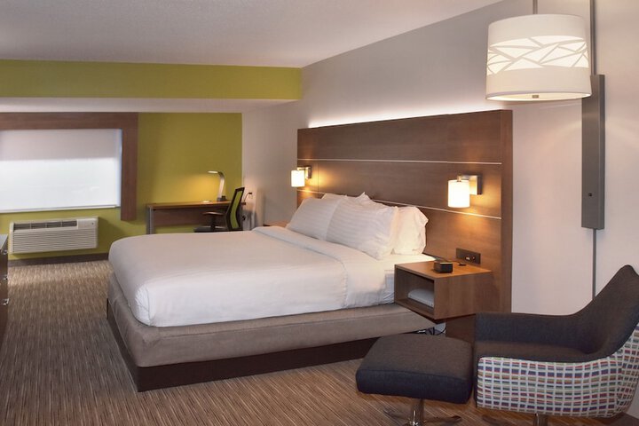 Room 21 of 34