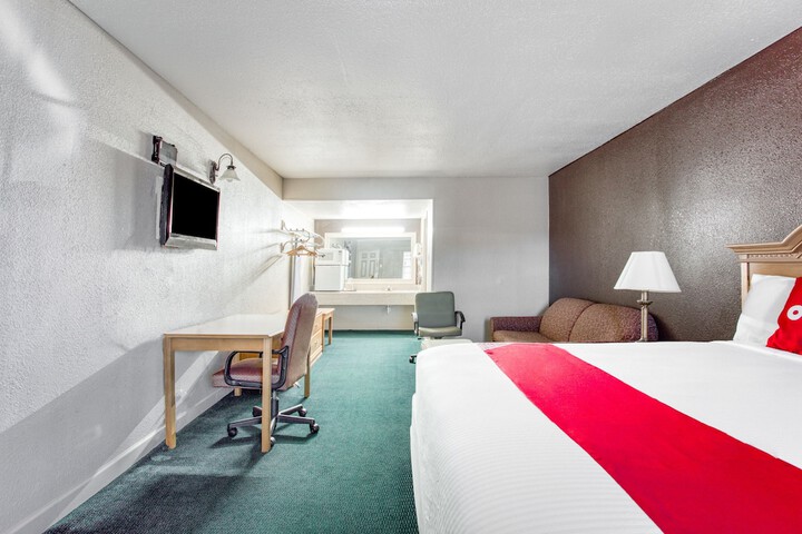 Room 12 of 28