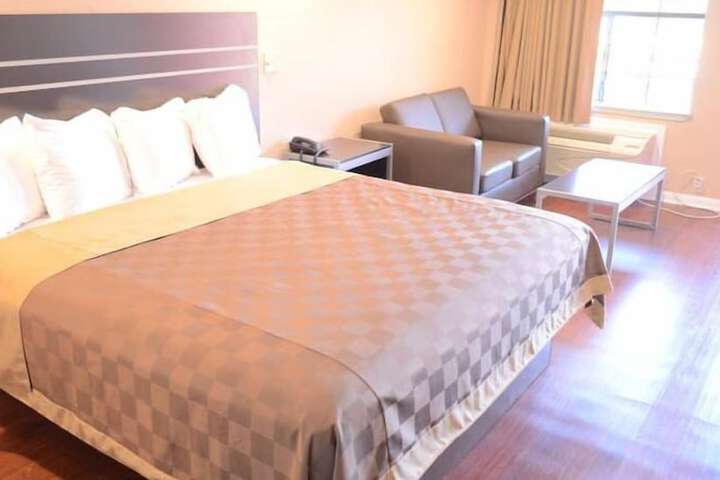 Room 18 of 38