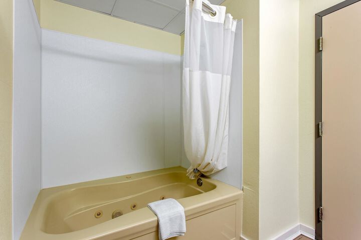 Room 15 of 29