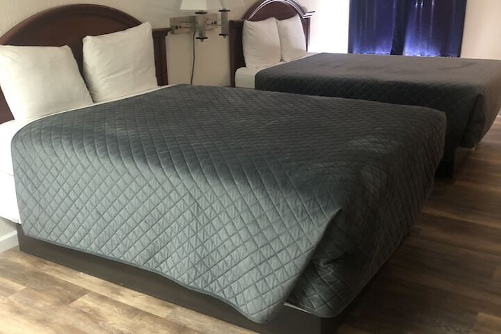 Room 10 of 22