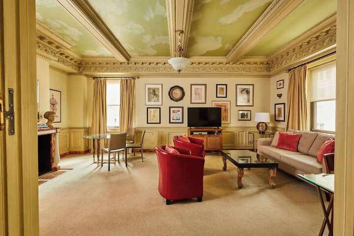 Room 62 of 185