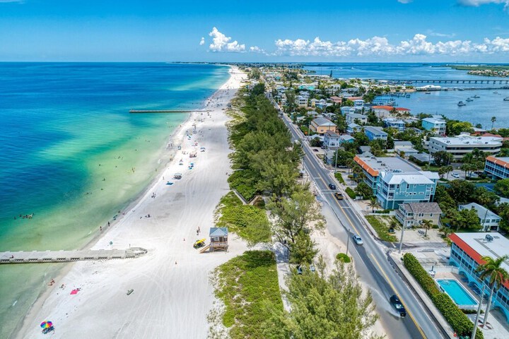 AMI Lighthouse Cottage-one Minute Walk To The Beach-keyless Locks