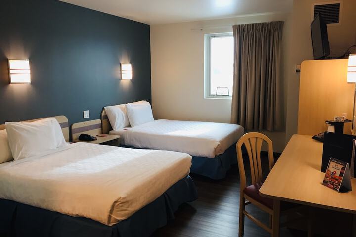 Room 32 of 38
