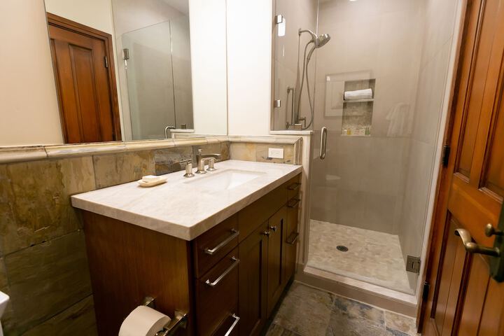 Room 219 of 500