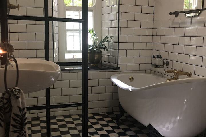 Room 8 of 32