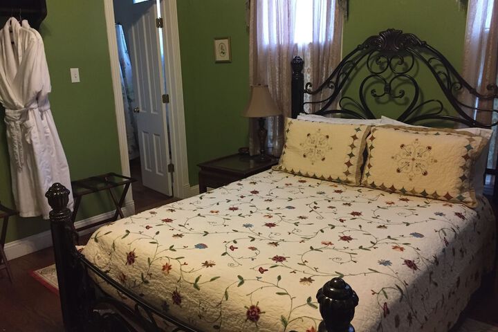 White Oak Manor Bed & Breakfast