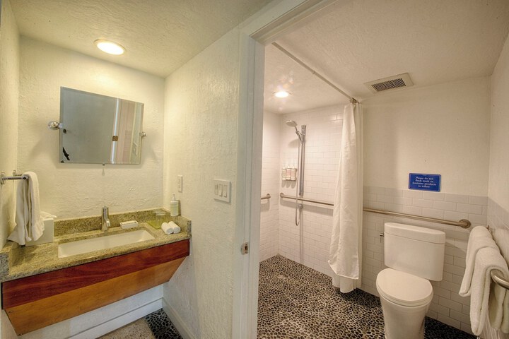 Room 44 of 119