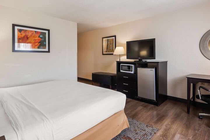Room 9 of 28