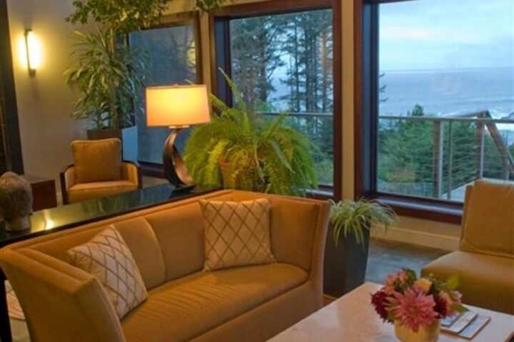 Whale Cove Inn