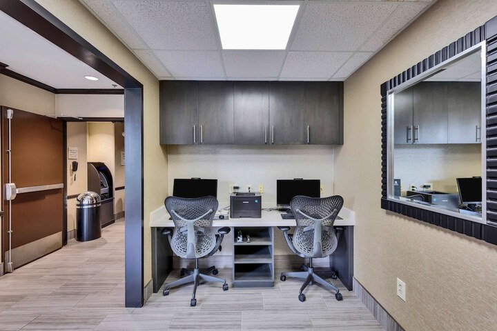 Business Center 43 of 43