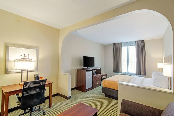 Quality Inn & Suites Near Tanger Outlet Mall