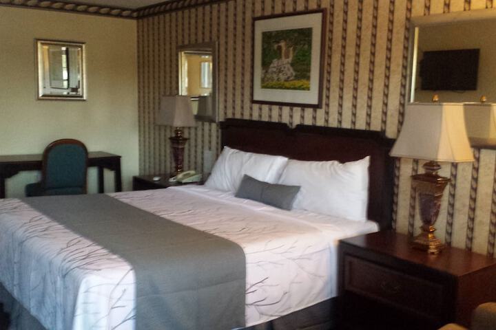Deerwood Inn and Madison Campground