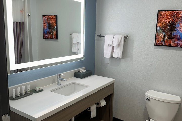 Room 25 of 40