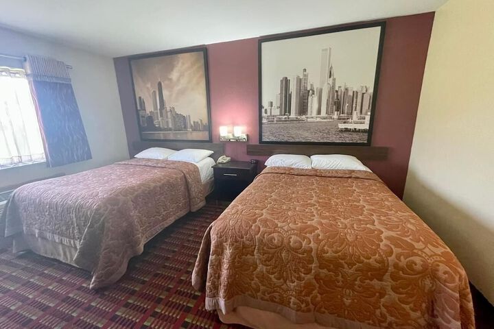 Super 8 by Wyndham Paris IL