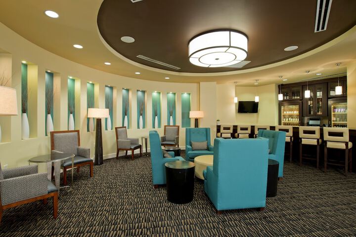 Lounge 20 of 28