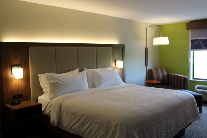 Room 15 of 35