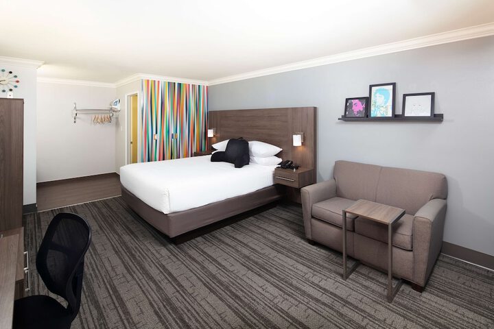 Room 12 of 27
