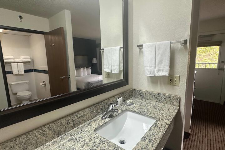 AmericInn by Wyndham Menominee