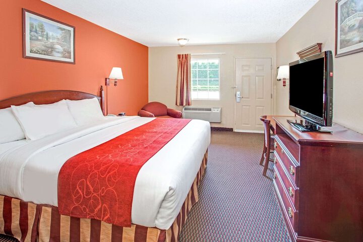 Room 4 of 16
