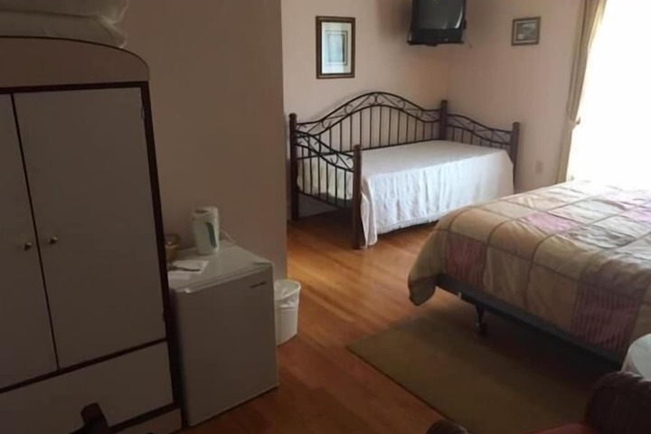 Room 6 of 25