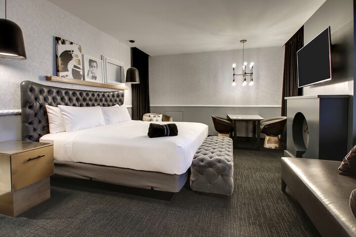 The Rose Chicago Tapestry Collection by Hilton
